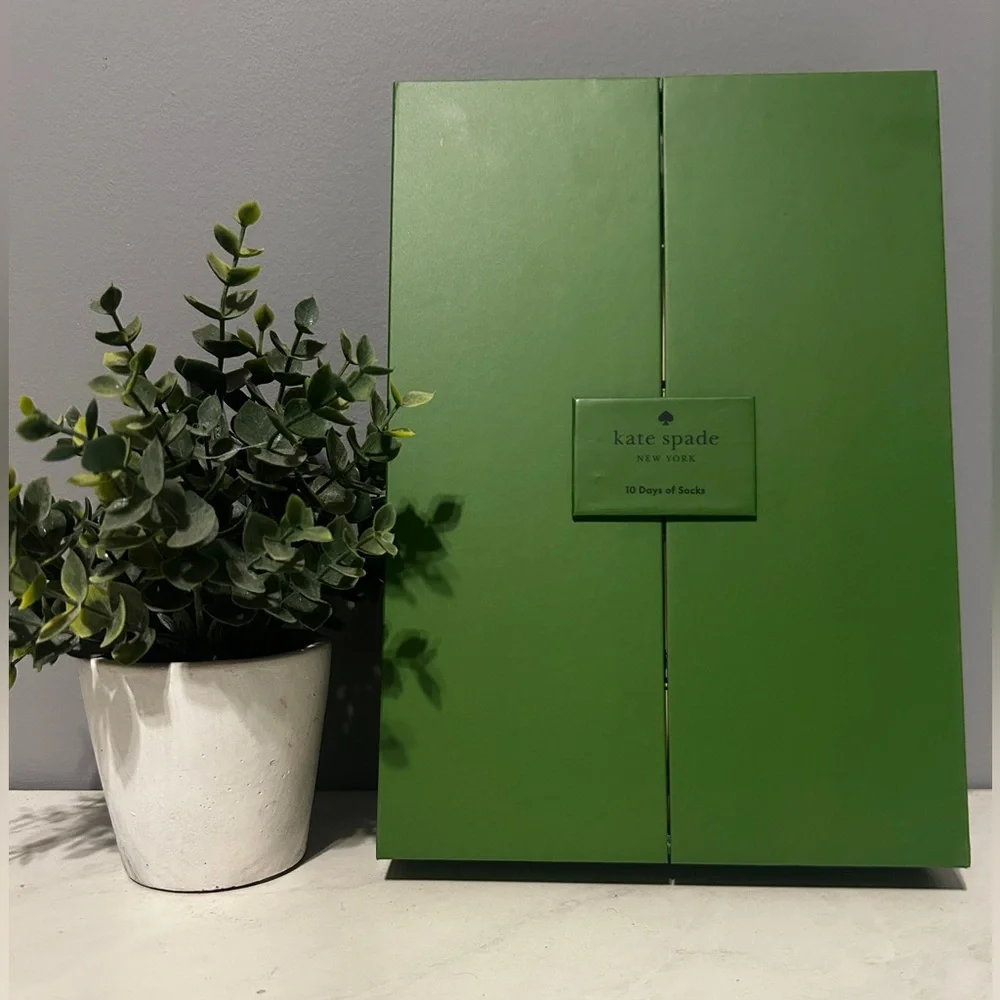 Kate Spade Elegant Socks with Green Box - Picture 2 of 4